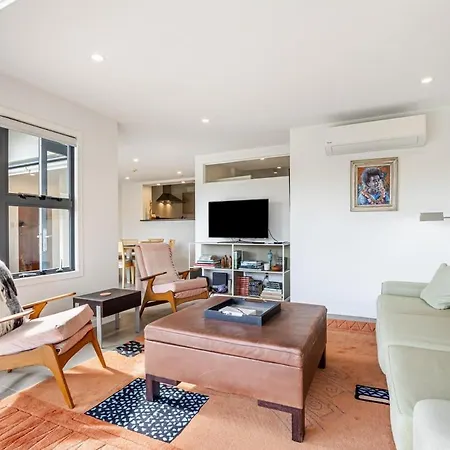 Stylish And Serene Living In Kohimarama